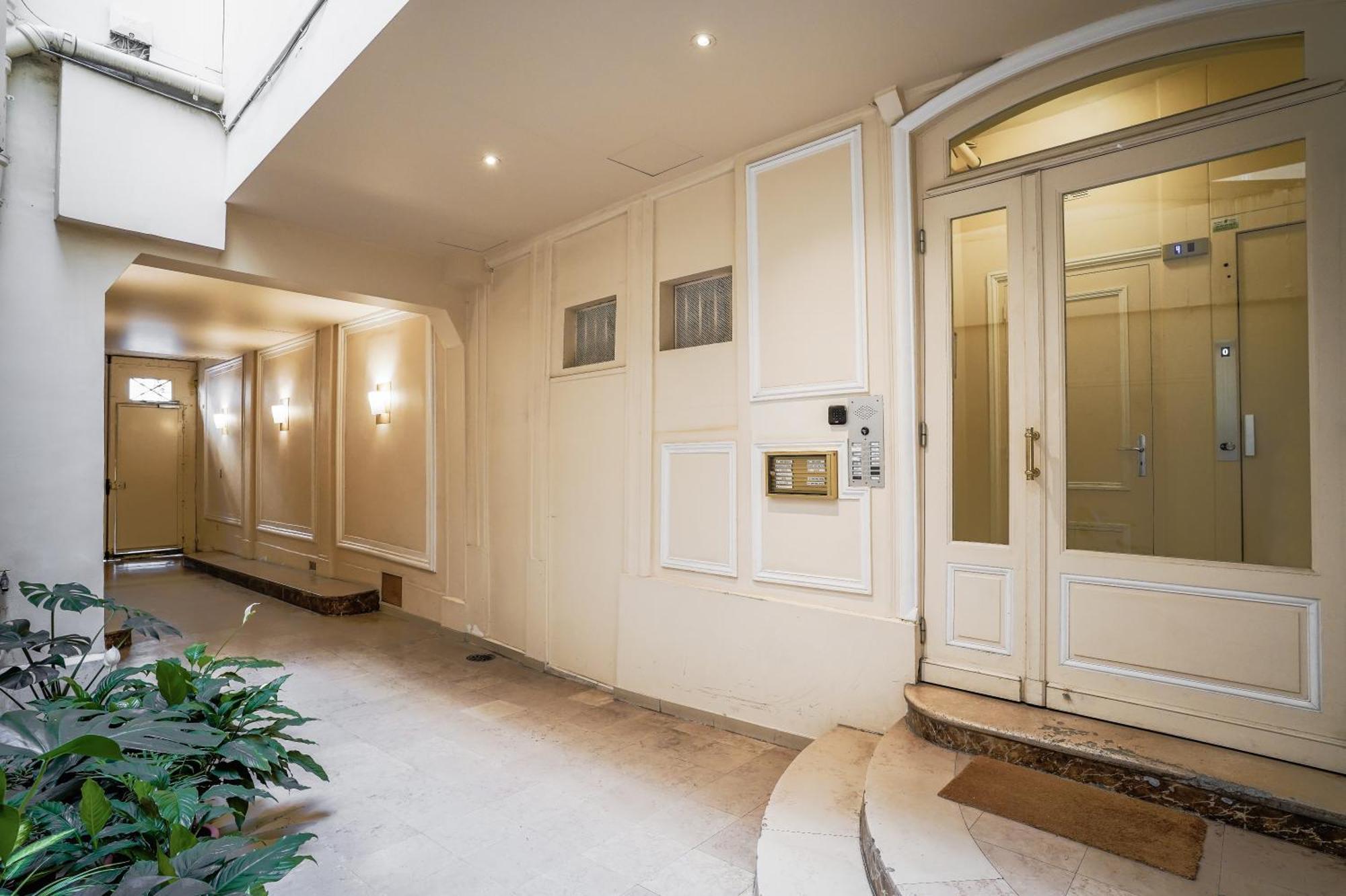 In Rue Saint-honore Parijs